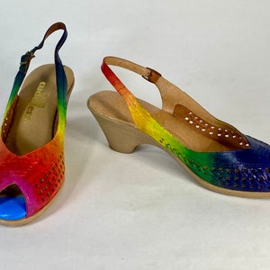 Vintage 1970’s hand-painted rainbow peep toe sling back leather heels size 7.5