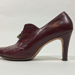 Vintage 1970’s-does-30’s/40’s oxblood deep red heels pumps with zip vamps