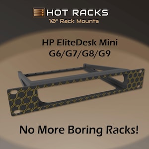 Może przedstawiać: Czarny i złoty uchwyt do montażu w szafie 10-calowej dla HP EliteDesk Mini G6/G7/G8/G9. Uchwyt ma wzór plastra miodu i tekst "HOT RACKS" oraz "No More Boring Racks!"