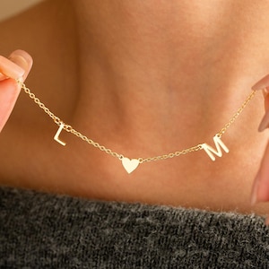 Collar con dos iniciales en forma de corazón, collar con dos letras y corazón, joyería con iniciales de nombre para pareja, regalo de aniversario para ella, regalo de San Valentín