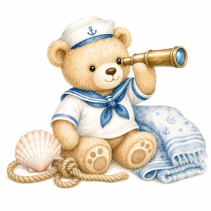 Peut inclure: Un ours en peluche brun clair portant un chapeau de marin blanc avec une ancre bleue et une chemise de marin blanche avec un col et une cravate bleus. L'ours tient une longue-vue dorée. À côté se trouvent un coquillage, une corde et une couverture.