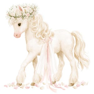 Puede incluir: Ilustración en acuarela de un pony blanco con una corona floral y una melena fluida. El pony está adornado con una cinta y un velo rosas, y rodeado de pétalos de flores esparcidos. La obra de arte tiene una estética suave y caprichosa.