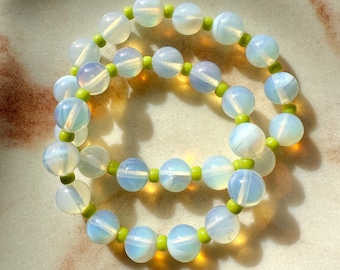 Armband met opalietkralen, glazen rocailles, stapelsieraden