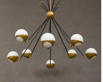 Lustre Spoutnik : suspension globe en laiton et verre opale