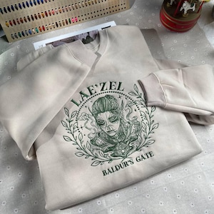Lae&#39;zel Embroidered Sweatshirt, BG3 Hoodie, Baldur&#39;s Gate 3 Shirt, Gamer Gift, Cozy Crewneck for RPG Fans and Fantasy Game Lovers