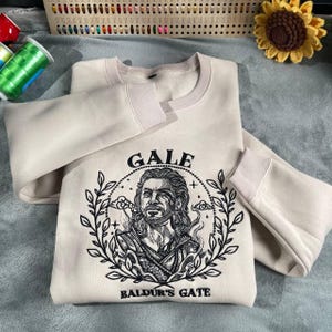 Gale Embroidered Hoodie, Baldur&#39;s Gate 3 Sweatshirt, BG3 Crewneck for Fans, Fantasy Gamer Gift, Perfect RPG Apparel for Baldur&#39;s Gate Lovers