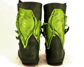 Mocasín Elf Wrap Forest Green con aplique de hoja verde irlandesa