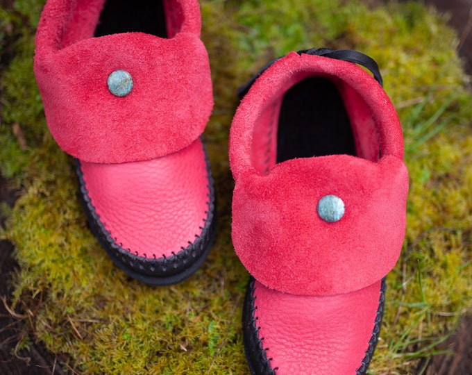 Inca Moccasin with Stone / Comfort Minimalist / Leather slip on / colorful moccasins with stone