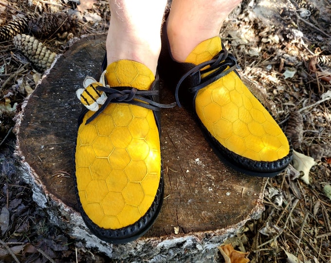 Bee-YOU-TO-FULL! Sneakasins w Honeycomb pattern / Nature Bee Honey Hive Beehive Zero Drop Hexagon Honeycomb Leather Minimalist Sustainable