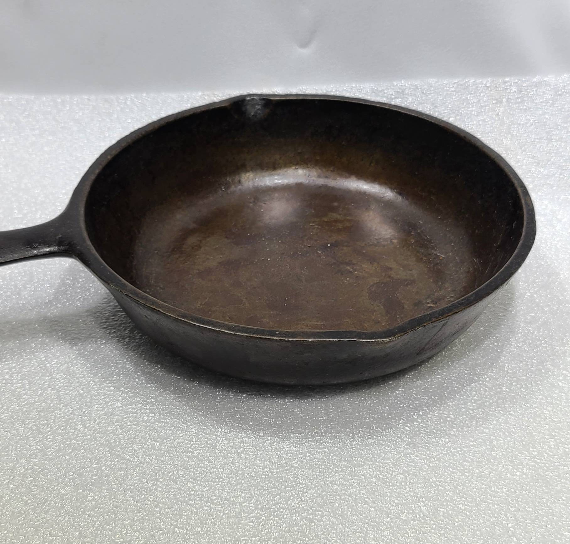 Small 6.5 inch cast iron fry pan Taiwan 5769 skillet