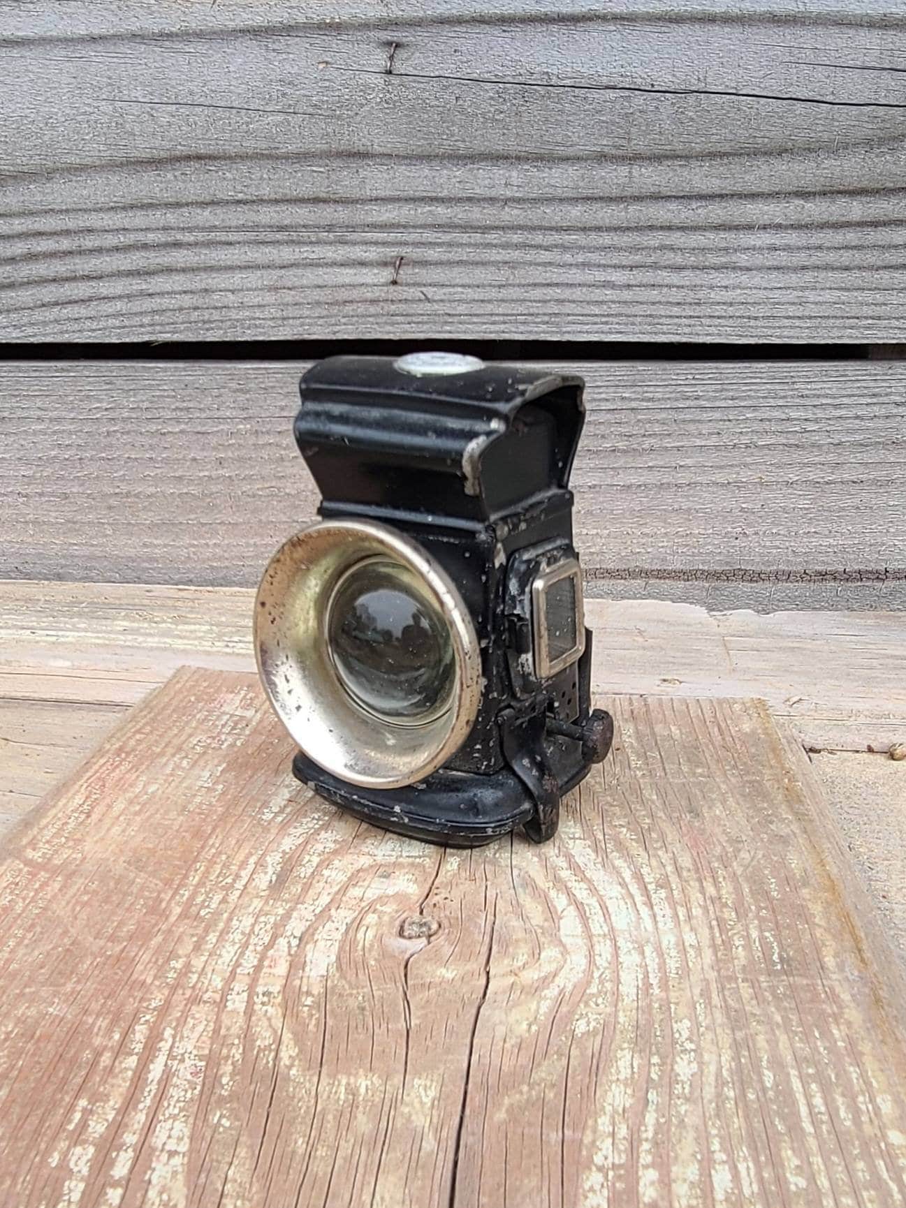 Kerosene burning cheap bicycle lamp