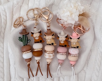 Highland Cow with Cowboy Hat Keychain |Western Style Beaded Bag Tag | Handmade Kay chain