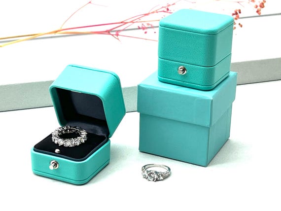 Luxury Turquoise Leather Ring Box: Vintage Design, Velvet Interior