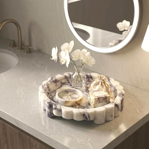 Calacatta Viola marmeren dienblad, golvende randen, handgesneden opstaande randen, decoratie voor op de salontafel