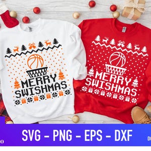 Puede incluir: Dos sudaderas, una blanca y otra roja, presentan un diseño de baloncesto con una red y el texto "MERRY SWISHMAS". El diseño incluye árboles de Navidad, renos y cajas de regalo. La parte inferior de la imagen muestra "SVG - PNG - EPS - DXF" y "DESCARGA DIGITAL."