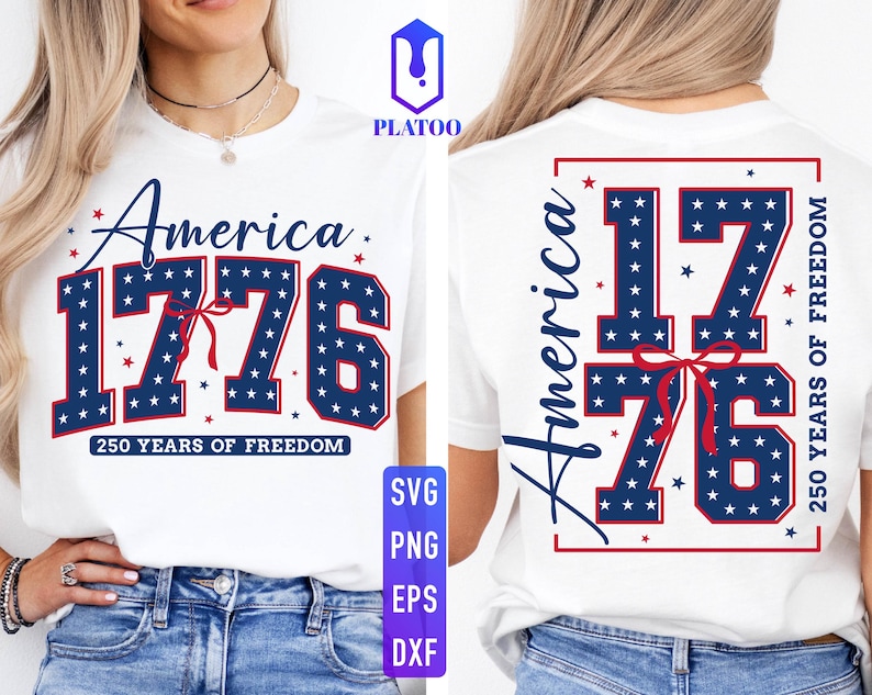 Puede incluir: Camiseta blanca con el texto "America 1776" en azul marino y rojo, con estrellas y un lazo. La parte trasera de la camiseta tambi&eacute;n muestra el mismo dise&ntilde;o. La camiseta celebra 250 a&ntilde;os de libertad.