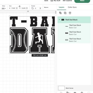 Puede incluir: Dise&ntilde;o gr&aacute;fico en blanco y negro con el texto "T-BALL DAD", una pelota de b&eacute;isbol y la silueta de un jugador de b&eacute;isbol. El dise&ntilde;o mide 17,6 cm x 10,82 cm.