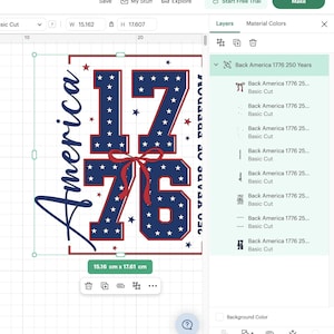 Puede incluir: Un dise&ntilde;o patri&oacute;tico con el n&uacute;mero "1776" en azul con estrellas blancas, un lazo rojo y la palabra "America" en escritura cursiva. El dise&ntilde;o mide 15,16 cm x 17,61 cm y celebra 250 a&ntilde;os de libertad.
