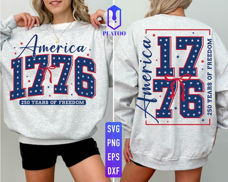 Puede incluir: Una sudadera gris claro con el texto "America 1776" en azul marino y rojo, con un patr&oacute;n de estrellas. La parte delantera y trasera de la sudadera presentan el mismo dise&ntilde;o, celebrando 250 a&ntilde;os de libertad.