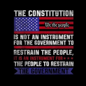 Könnte beinhalten: Grafik mit der amerikanischen Flagge und dem Text "THE CONSTITUTION" oben. Der Text geht weiter mit "IS NOT AN INSTRUMENT FOR THE GOVERNMENT TO RESTRAIN THE PEOPLE, IT IS AN INSTRUMENT FOR THE PEOPLE TO RESTRAIN THE GOVERNMENT."