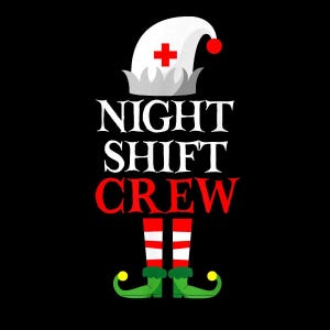 Peut inclure: Graphique sur fond noir avec un chapeau d'infirmière blanc avec une croix rouge et une boule rouge. Les mots "NIGHT SHIFT CREW" sont en blanc et rouge. En dessous, des chaussures d'elfe vertes et des jambes rayées rouges et blanches.