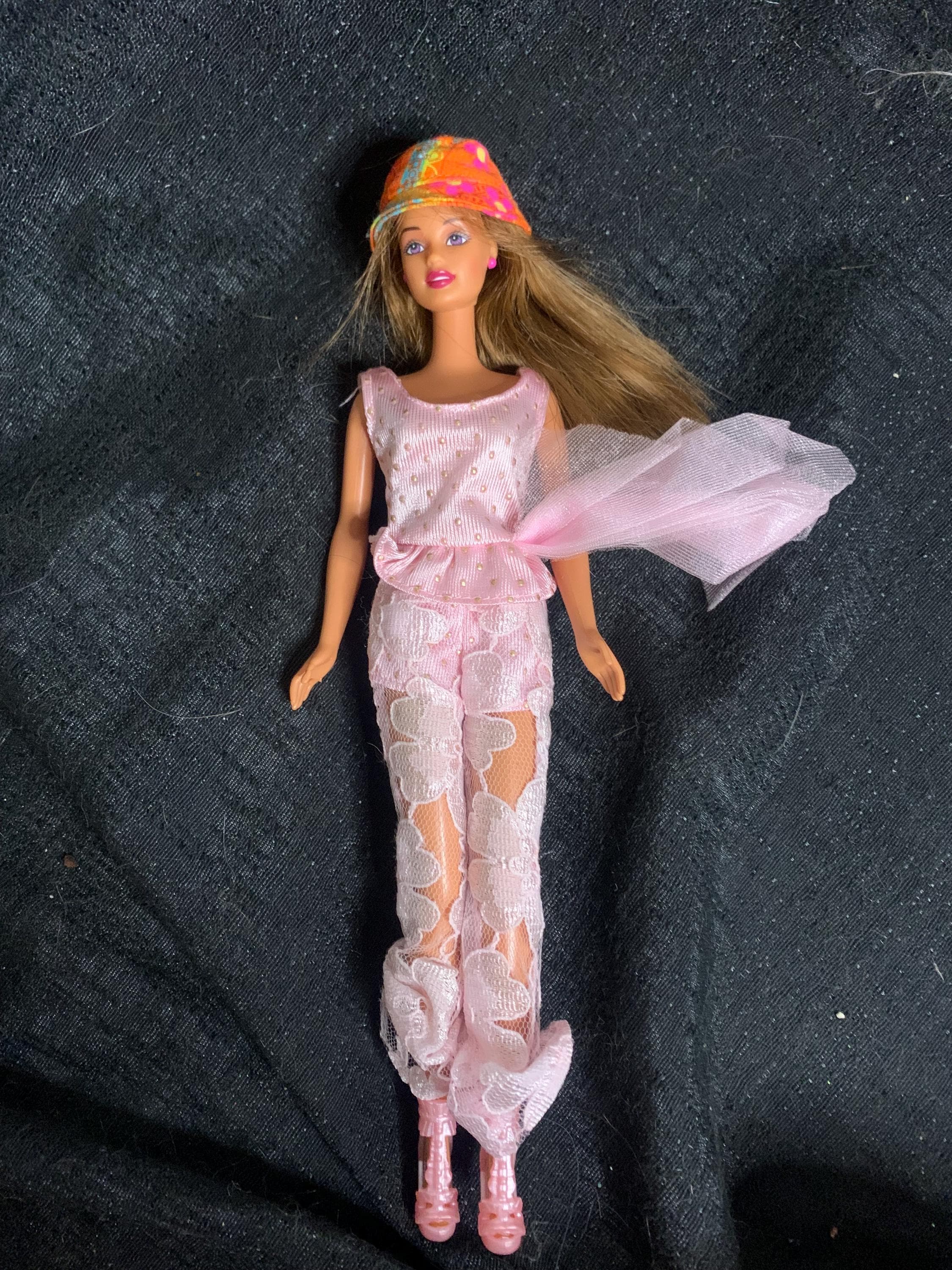 Poupée Barbie Teresa – Fashionistas 2011 – Robe à Fleurs W3897 – NRFB