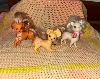 Mattel Poupée Chaton Fête des Animaux Révélation Surprise Barbie Rose