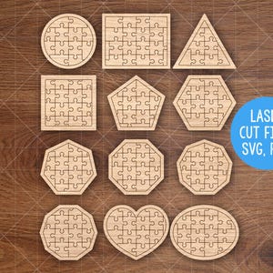 Puede incluir: Piezas de rompecabezas de madera en varias formas, incluyendo un círculo, un cuadrado y un triángulo. Cada pieza está hecha de madera de color claro y presenta un diseño clásico de rompecabezas. La imagen incluye el texto "Laser Cut Files SVG, PNG".
