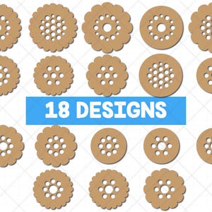 Op de afbeelding: Een verzameling van 18 lasergesneden ontwerpen in verschillende cirkelvormige en geschulpte vormen. De ontwerpen zijn gemaakt van een lichtbruin materiaal en hebben verschillende patronen van gaten. De tekst "18 DESIGNS" staat op een blauwe banner.