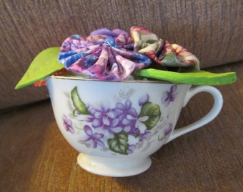 Marianne's  Yoyo Flowers in China Teacup