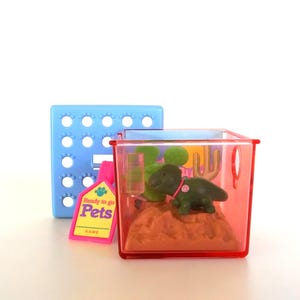 Vintage Littlest Pet Shop Chameleon in Cactus Cove Playset Kenner 1992