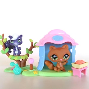 Littlest Pet Shop LPS Raccoon & Skunk Set: Figures #953 and #961 with Accessories