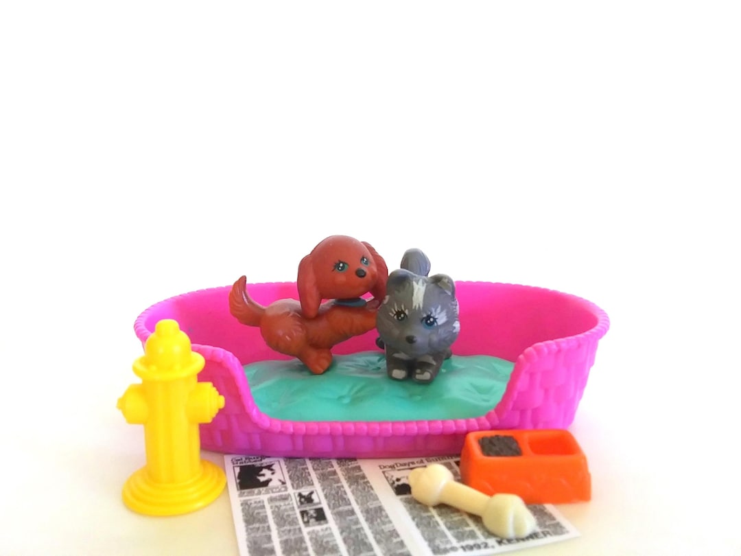 置物    Patricia  1993 Vintage Littlest Pet Shop Frisky Pups Playset, 1993 Kenner Retro