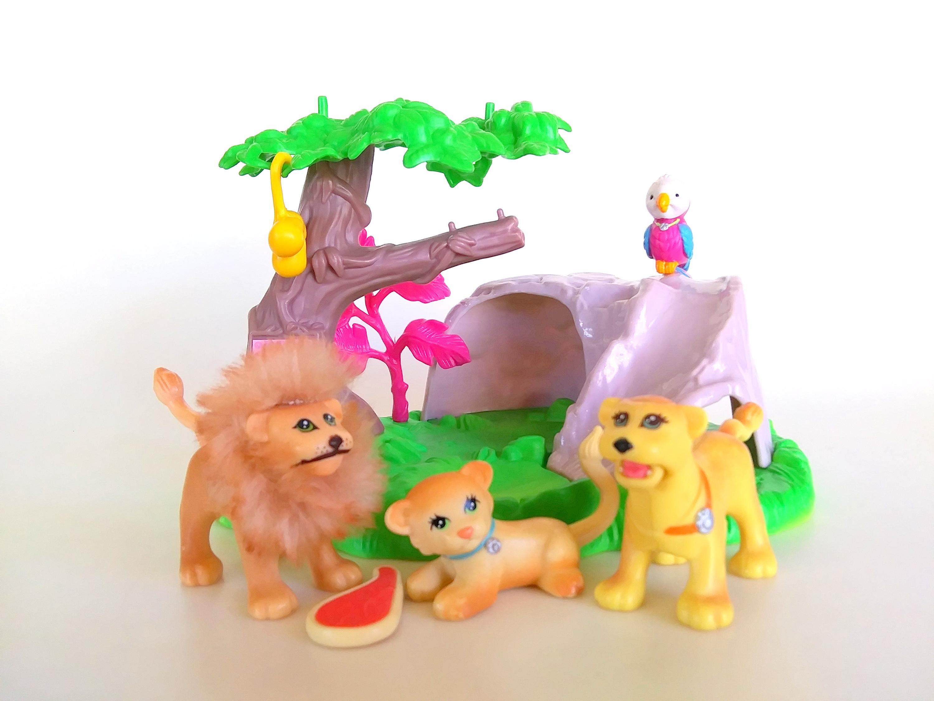 Vintage Littlest Pet Shop Zoo Lion Family Playset Kenner 1994