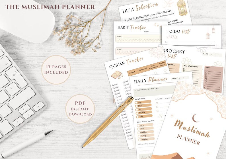 Op de afbeelding: Een digitale planner voor moslimvrouwen met 13 pagina's, waaronder een dagplanner, een gewoontetracker, een boodschappenlijst, een to-do-lijst en een Koran-tracker. De planner is ontworpen met een beige en bruine kleurschema en heeft een halve maan en een woestijnlandschap.