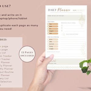 Op de afbeelding: Een printbare dagelijkse planner met een beige achtergrond en gouden accenten. De planner bevat secties voor dagelijkse gebeden, persoonlijke dagelijkse doelen, dagelijkse reflecties, andere vormen van aanbidding en intenties voor de dag. De planner bevat ook een sectie voor dankbaarheid.