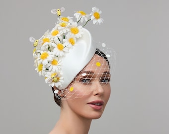 Daisy bee derby fascinator, Kentucky derby bee headpiece, white/yellow daisy hat