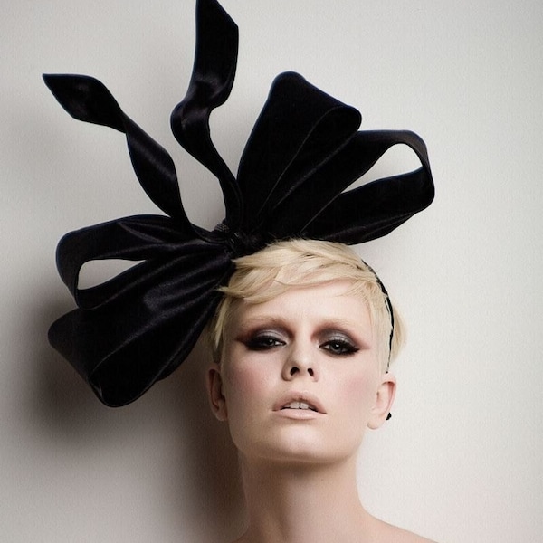 Black Couture Bow fascinator, Zwarte boog hoofdband, derby hoofdband, Kentucky derby fascinator, Mode hoofddeksel, Couture boog fascinator