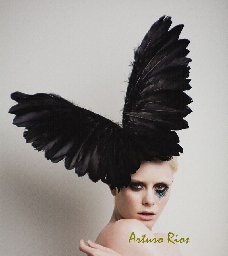 Lady Gaga Black Couture Wings, Fashion Headpiece, Fascinator, Avant garde hat, Derby Hat, Melbourne Cup hats,Black Halloween Hat imagem 2