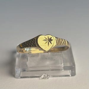 Vintage 9ct Gold Heart Signet Ring