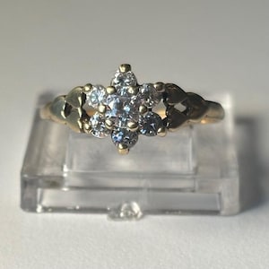 Vintage 9ct Gold Cubic Zirconia Flower Ring
