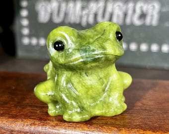 Natural Green Jade  Frog Figurine, Crystal Animal Carving, Hand Carved Healing Stone Decor, Crystal Ornament, Spiritual Gifts