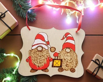 Christmas pyrography by hand - Chrismas gonks!!