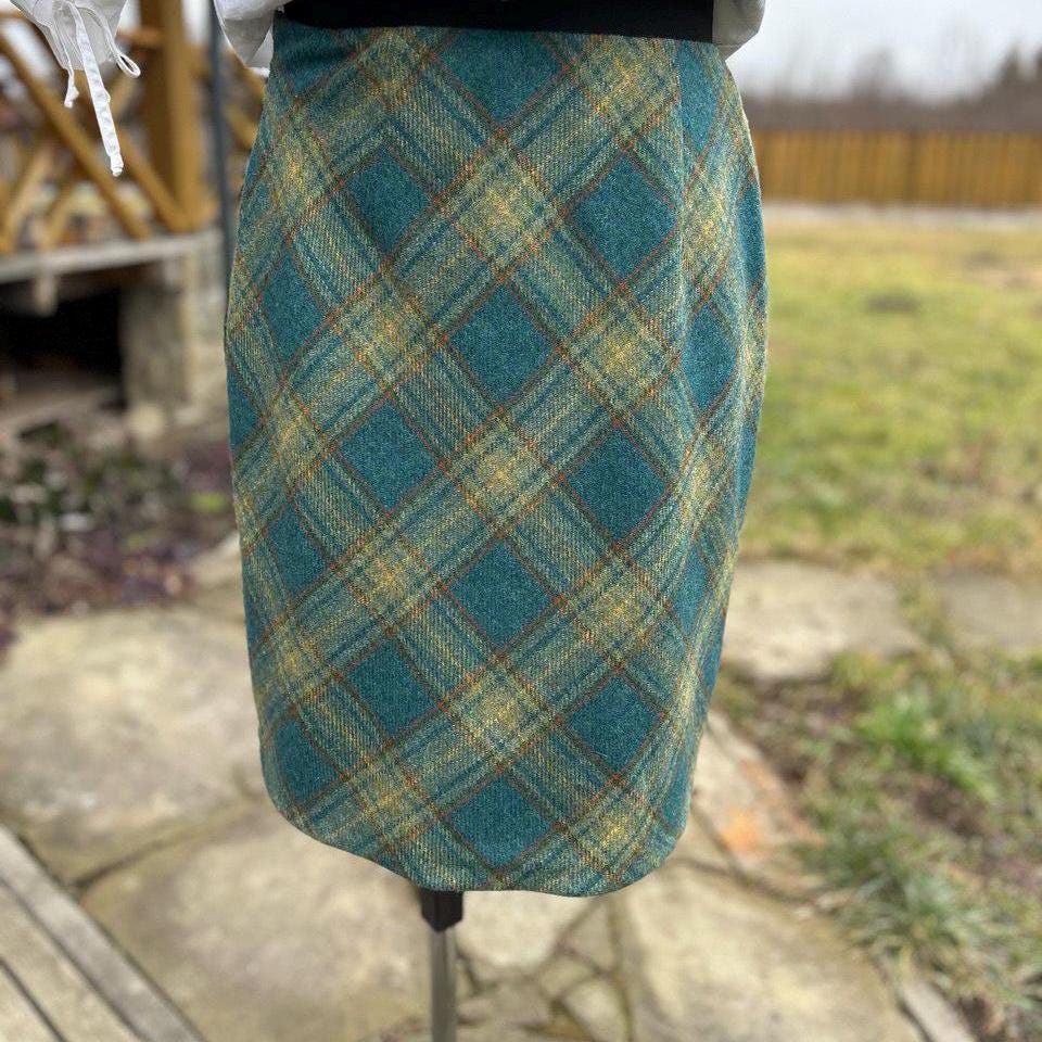 Vtg Wool Tartan Pencil Skirt.  Size US 6/EU 38.