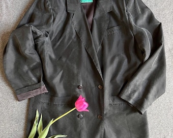 Blazer vintage negro 100% seda con hombreras, talla EU 42/L. Ligero.