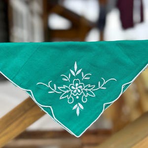 Vtg Cotton Embroided Green Napkin - set of 4, size 16&quot;
