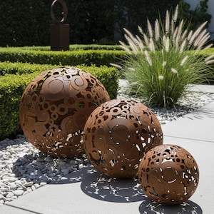 Sfera decorativa in metallo, motivo traforato simbolo dell’infinito, ornamento da giardino rustico stile loft
