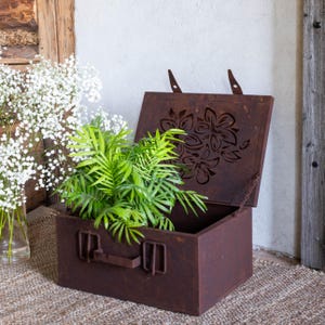 Rustieke metalen plantenbak - vintage stalen bloem- en kruidencontainer, roestafwerking, industrieel tuindecor, handgemaakt decor
