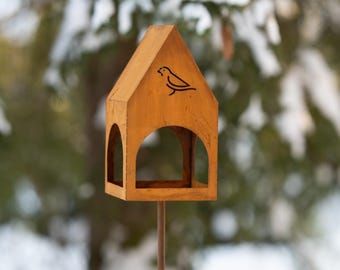 Rustieke voederhuisje op paal – Stalen vogelhuisje met grondspies van 118 cm, natuurlijke roest