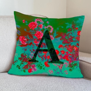 Funda de cojín con inicial personalizada, diseño floral colorido con letra personalizada, inicial de almohada retro verde, rosa, naranja y azul, funda de almohada de regalo
